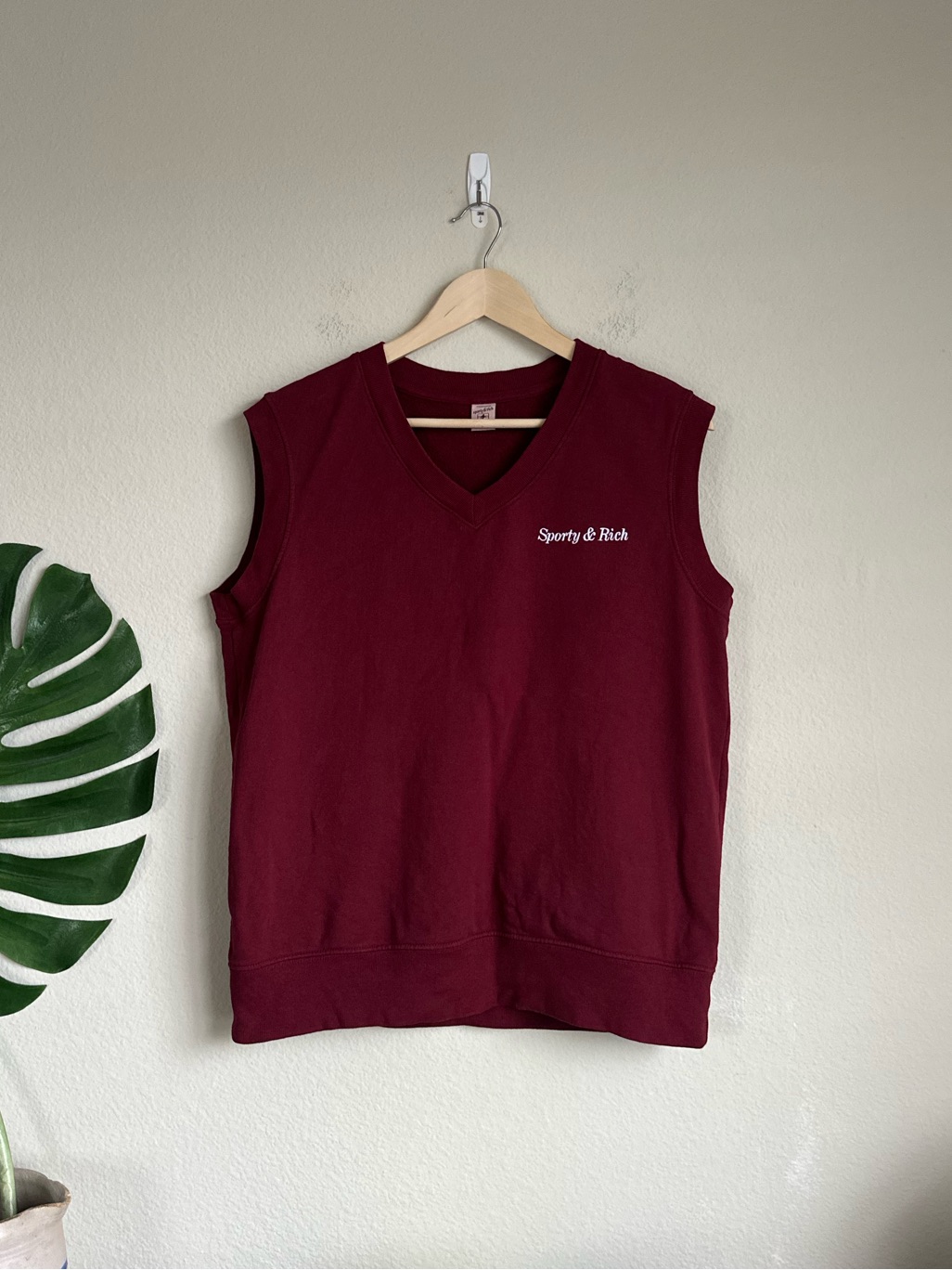 Sporty & Rich Classic Logo Embroidered V-Neck Vest In Merlot